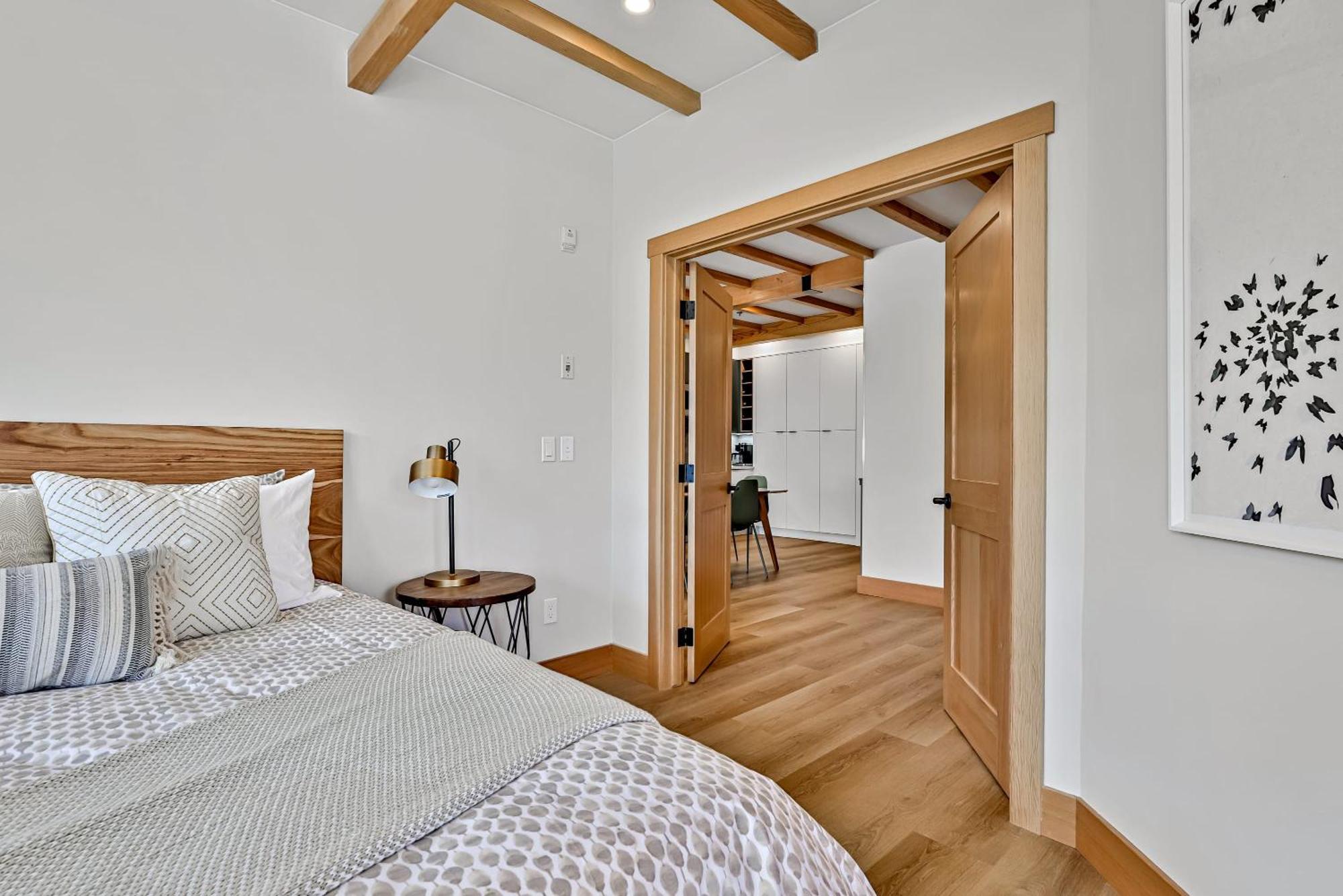 Ravens Crest Lodge - Stunning Views Perfectly Located On Main Street Canmore Exteriör bild