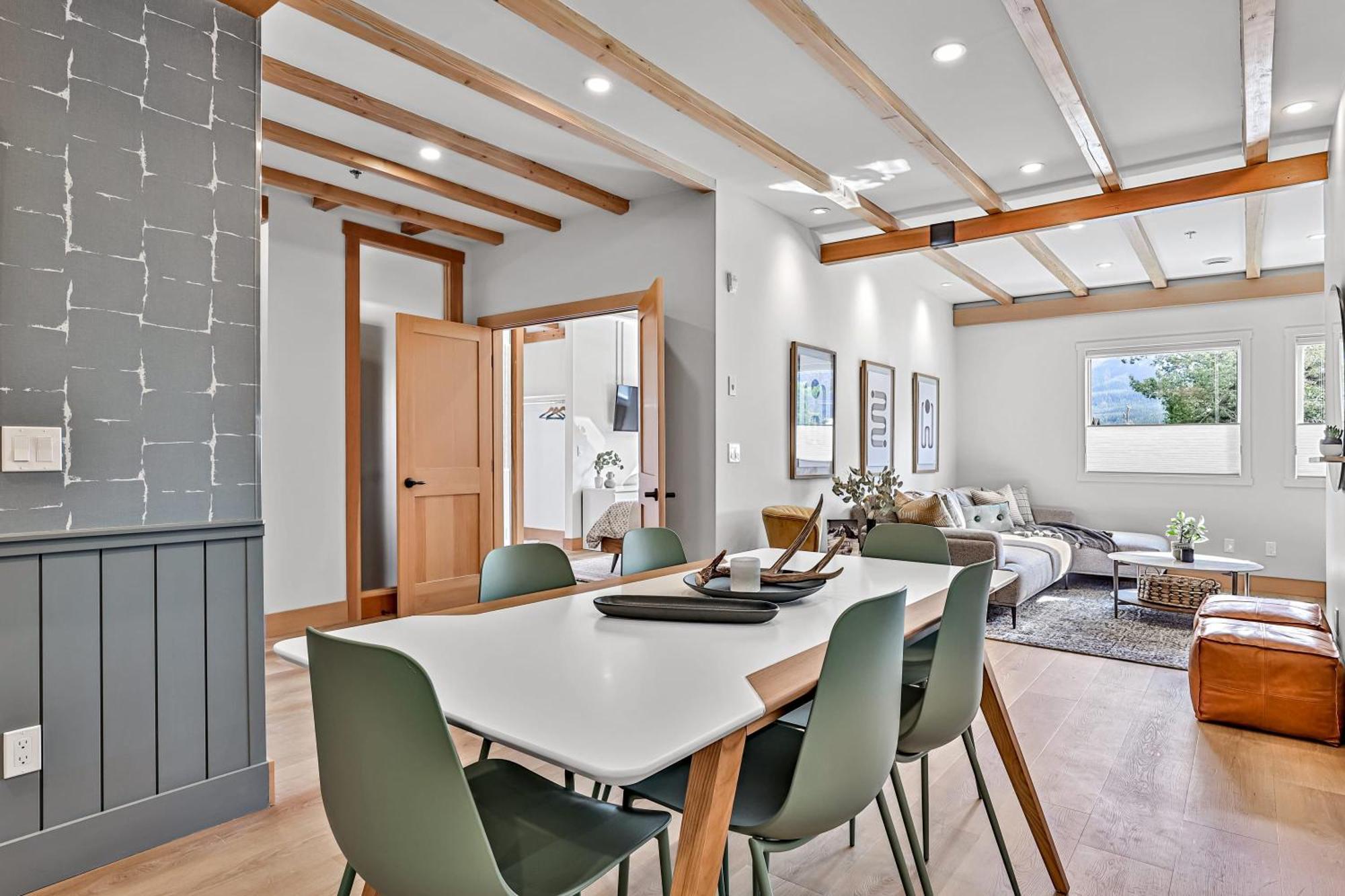 Ravens Crest Lodge - Stunning Views Perfectly Located On Main Street Canmore Exteriör bild